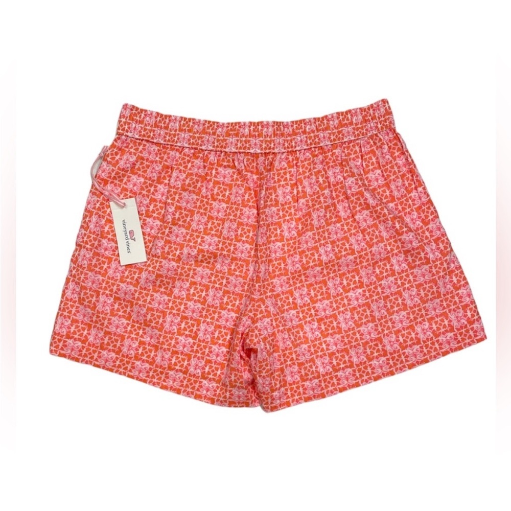 Vineyard vines shorts, size L.